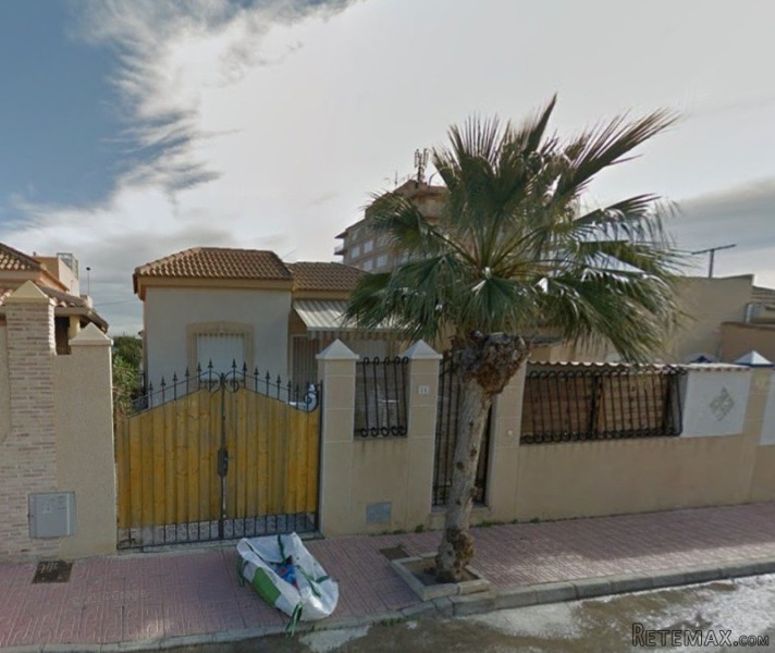 2 Bedrooms - Villa - Alicante - For Sale