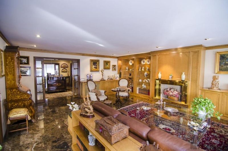 Luminous Penthouse in les Tres Torres - 2