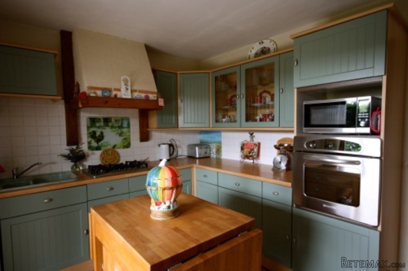 Pretty 4-bedroomed (3 ensuite) house.. - 2