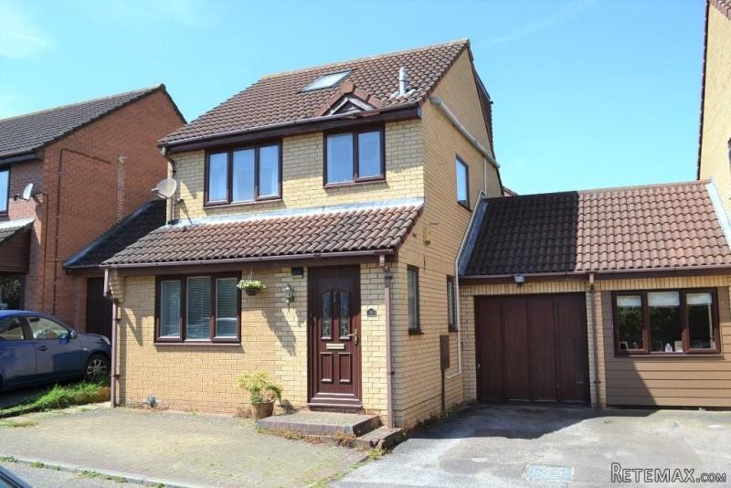4 bedroom link detached house for sale