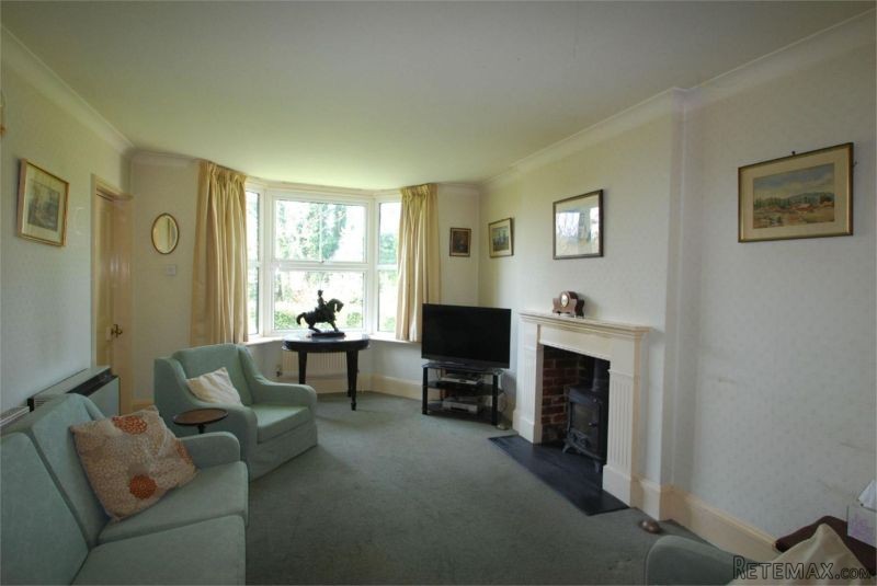 6 Bedroom Detached House - 2