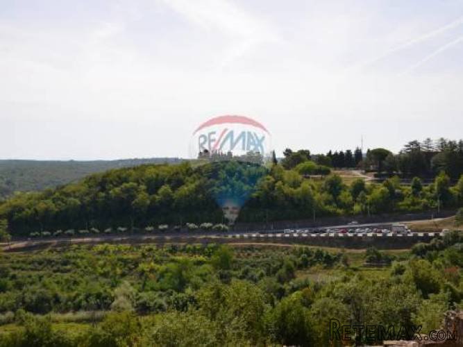Buje, kuća u staroj jezgri sa velikim potencijalom - 4