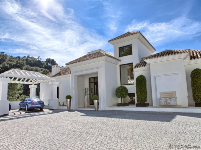 Contemorary 5 Bedroom Villa For Sale In..