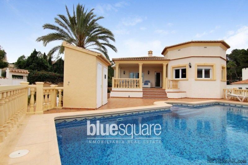Luxury 5 bedroom house in a fantastic..