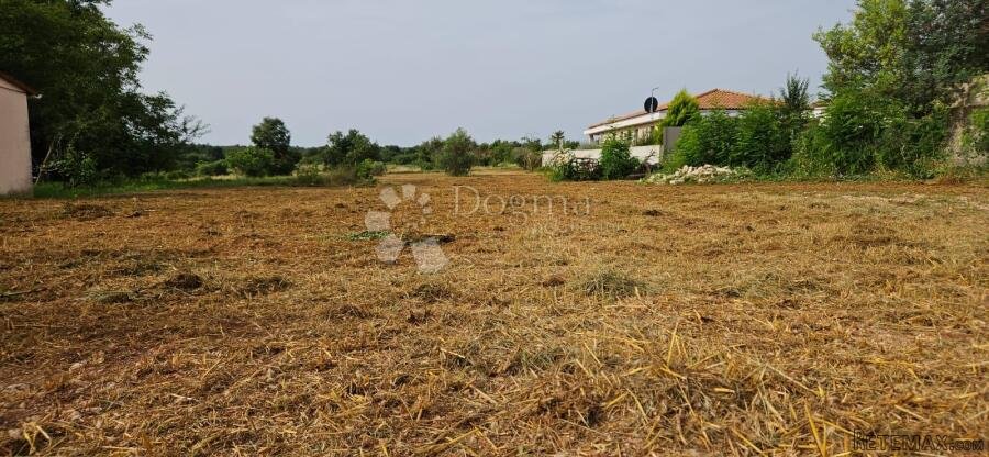 Građevinsko zemljište uz asfaltiranu cestu - 2