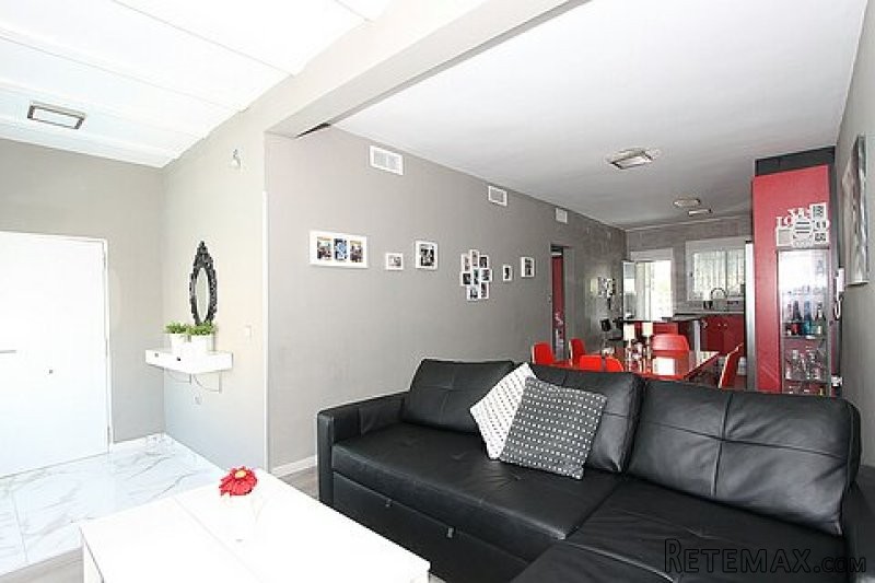 Large 4 Bed Triplex Townhouse - 2