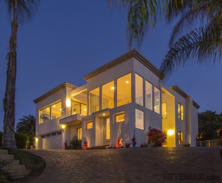 2075 Torrey Pines Road
