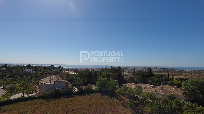 Plot with approved luxury 5 en-suite.. - 2