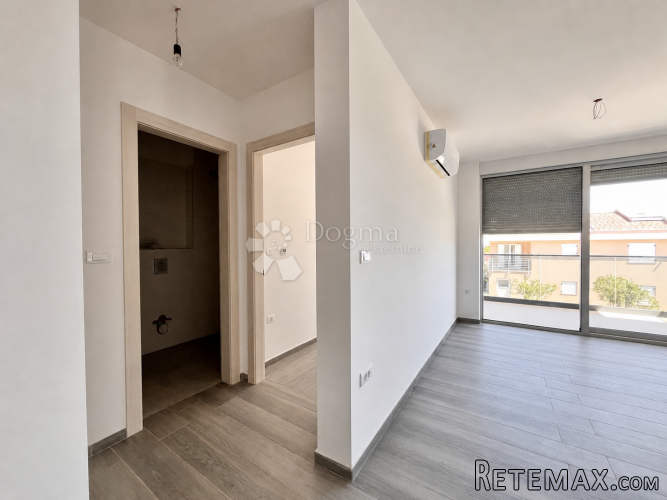 2S+DB, 1. kat u novogradnji - 1 km od mora - 72,80 m2 - 3