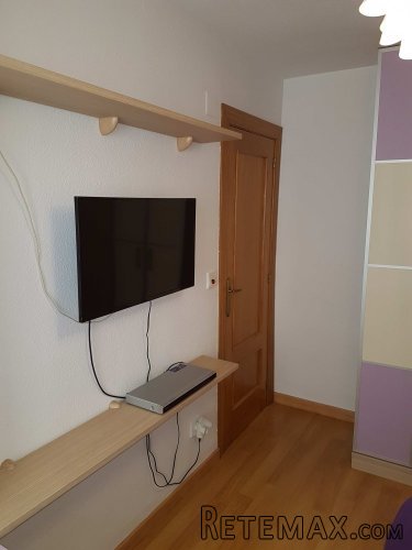 Está compuesto de 3 dormitorios y 2 baños. Tiene cocina i.. - 3