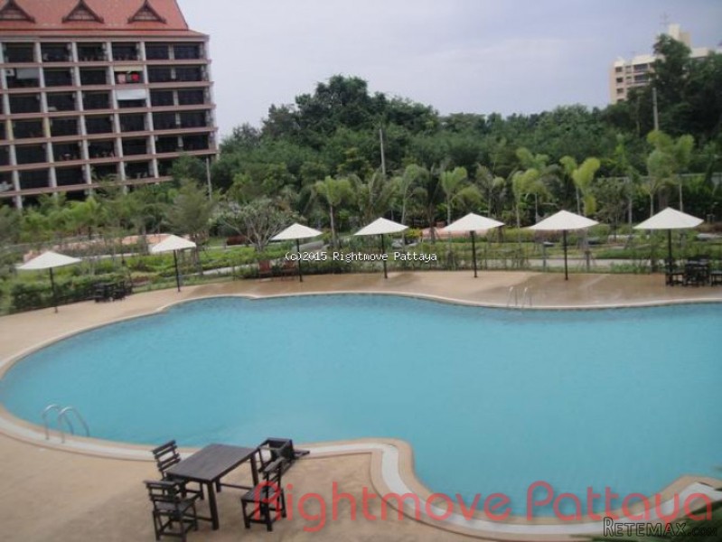 1 Bedroom Condo for sale in Wongamat -..