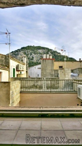 The current owners, also architects have renovated this.. - 4