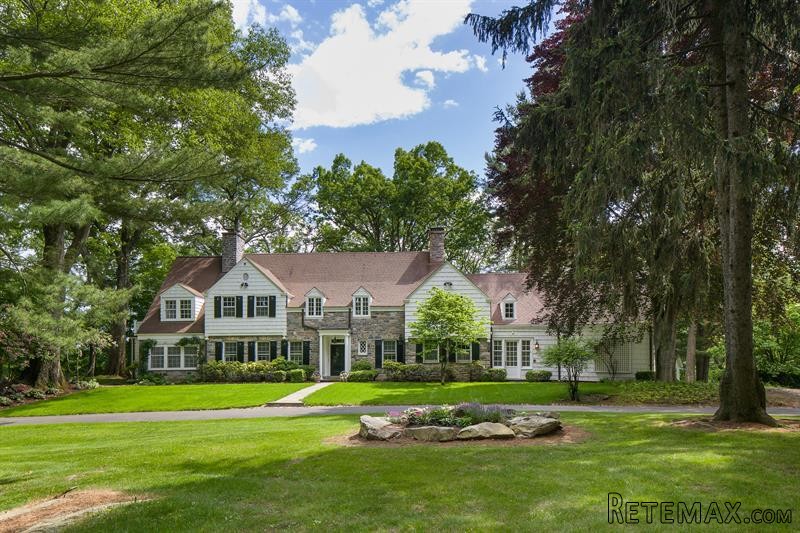 6 bedroom House For Sale: 715 Sleepy..