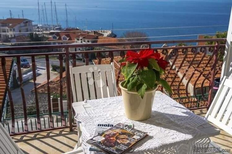 Prodaja dva zasebna apartmana s pogledom na more