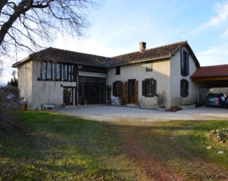Pretty house, spacious & light, pretty..