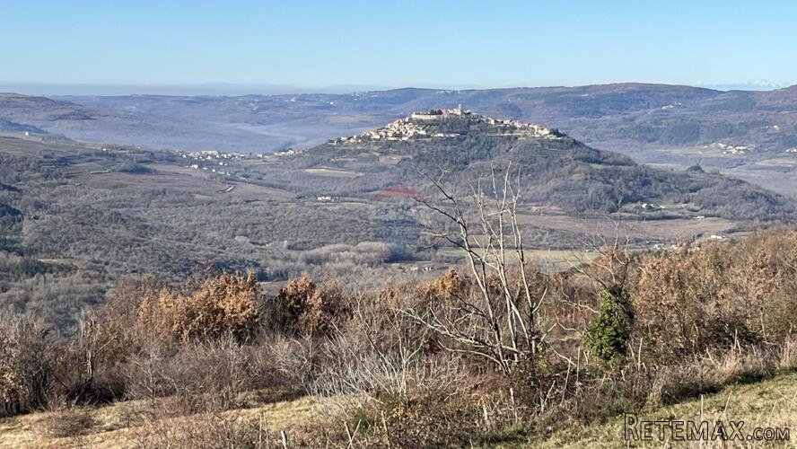 Motovun - okolica, građevinsko-poljoprivredno zemljište pred
