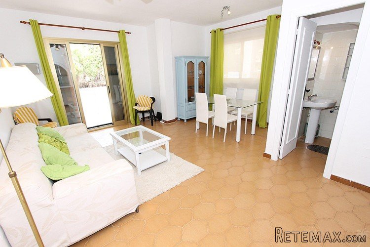 This modern apartment is located in the area of.. - 2