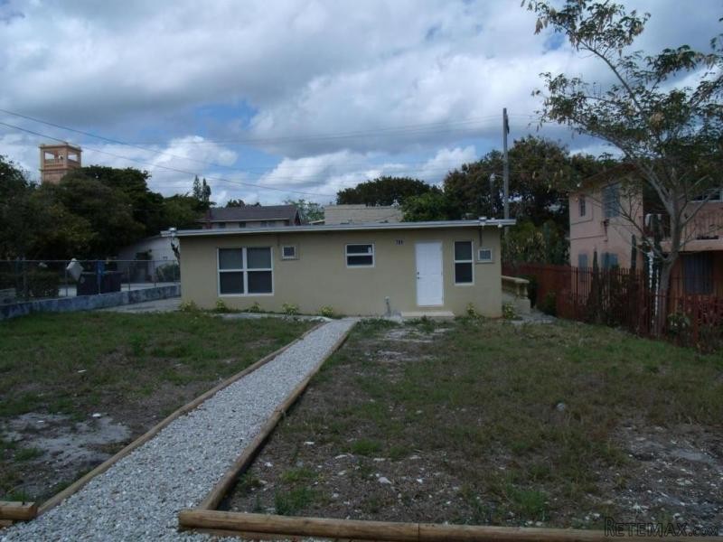 709 8th St #b, West Palm Beach, FL -.. - 2