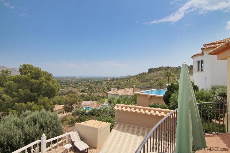 Well maintained villa with panoramic..