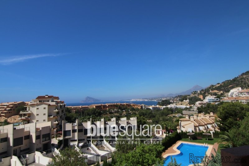 2-Bedroom apartment with stunning sea..