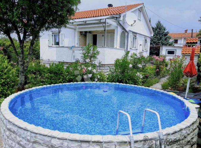 Samostojeća kuća s bazenom