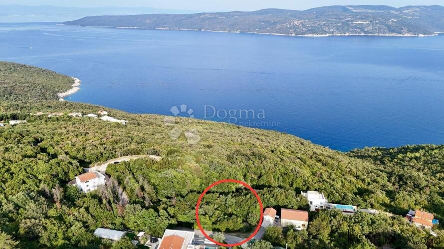 GRAĐEVINSKO ZEMLJIŠTE S POGLEDOM NA MORE!