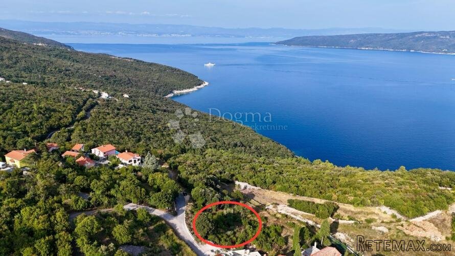 ZEMLJIŠTEM SA GRAĐEVINSKOM DOZVOLOM I PLAĆENIM KOMUNALIJAMA,