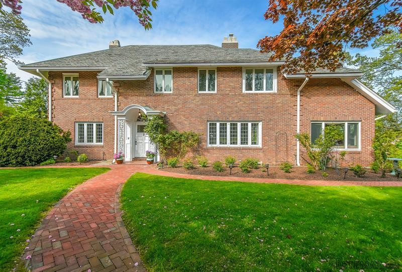 5 bedroom House For Sale: 7 Ridge Road..