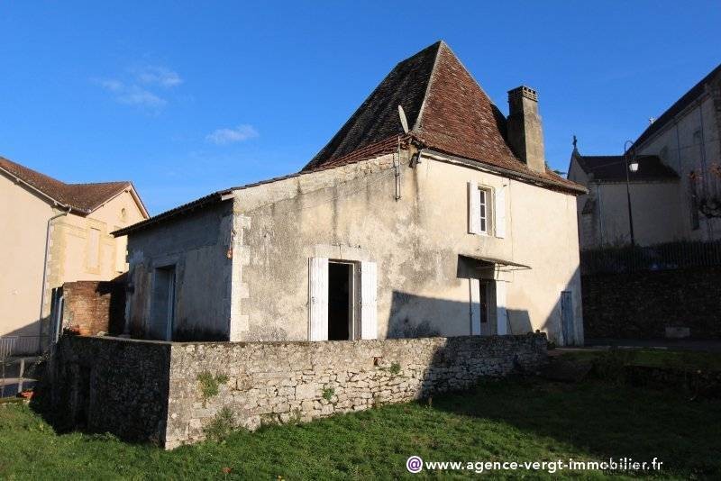 Ref 29340 : Hauteurs D'un Village Avec..