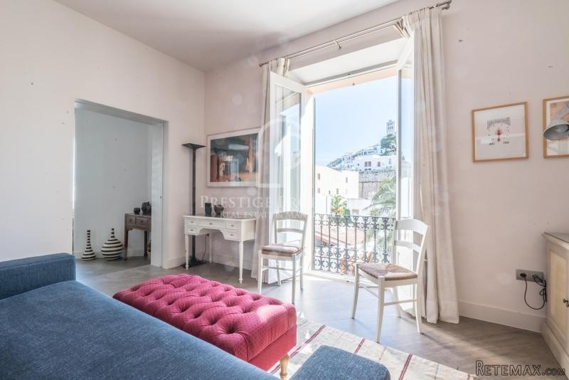Stunning fully renovated apartment in.. - 2