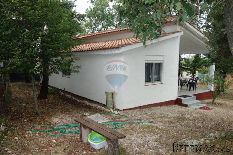 SAMOSTOJEĆA KUĆA U KAVRANU