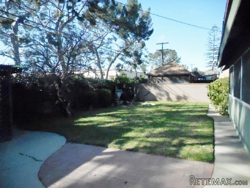 9801 S. 11th Ave. Inglewood, CA, 90305.. - 2