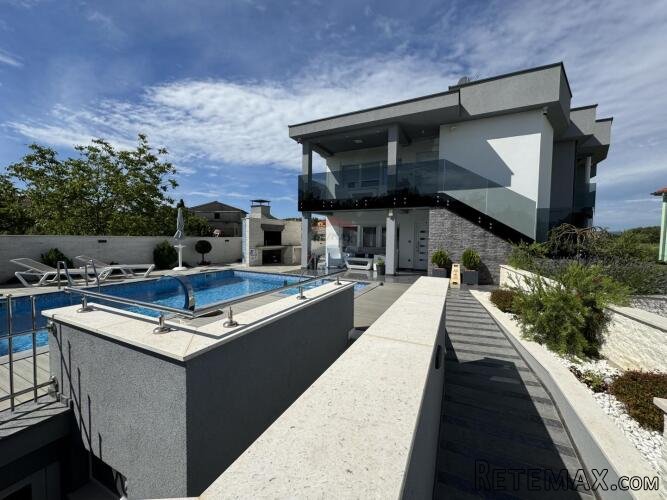 OTOK KRK,GRAD KRK-bliža okolica villa sa dva stana - 2