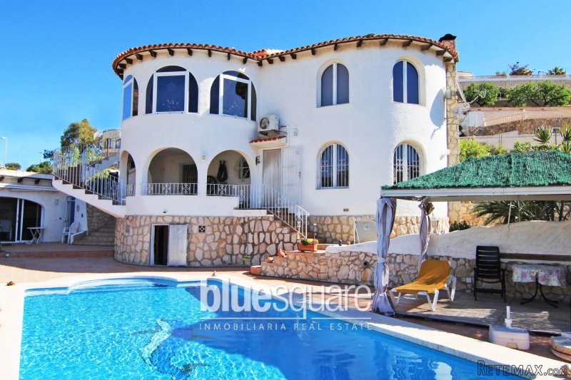 3-Bedroom villa with sea views and a..