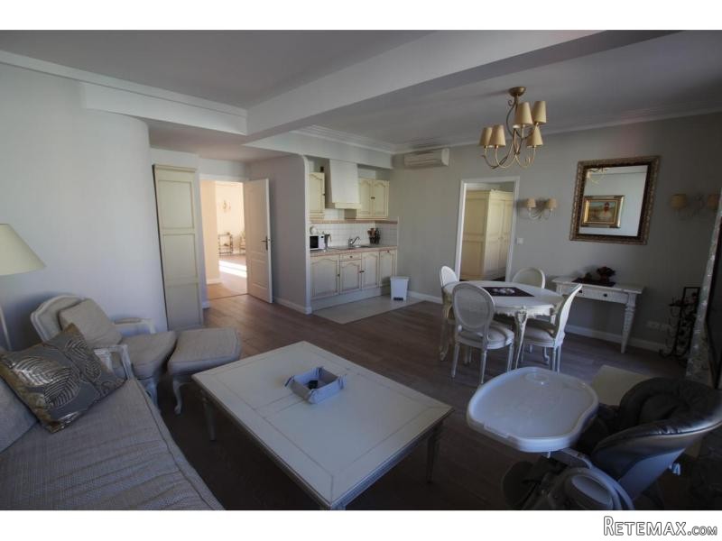 Elegant 2 Bed Apartment In Massena. - 2