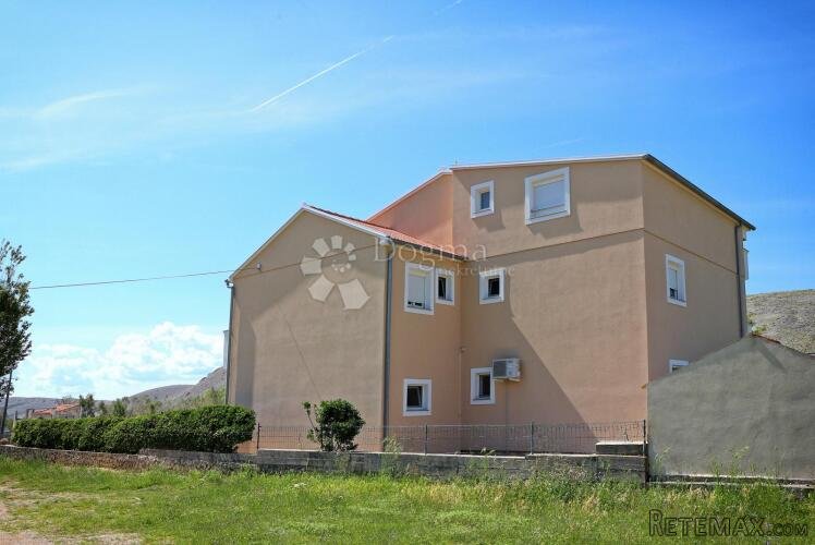 INVESTICIJA Vlašići, Pag - Kuća s 5 apartmana 50m od mora - 3