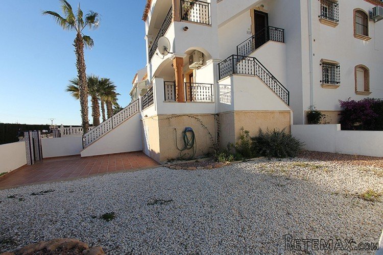 This nice bungalow is located in the beautiful Villamartin... - 3