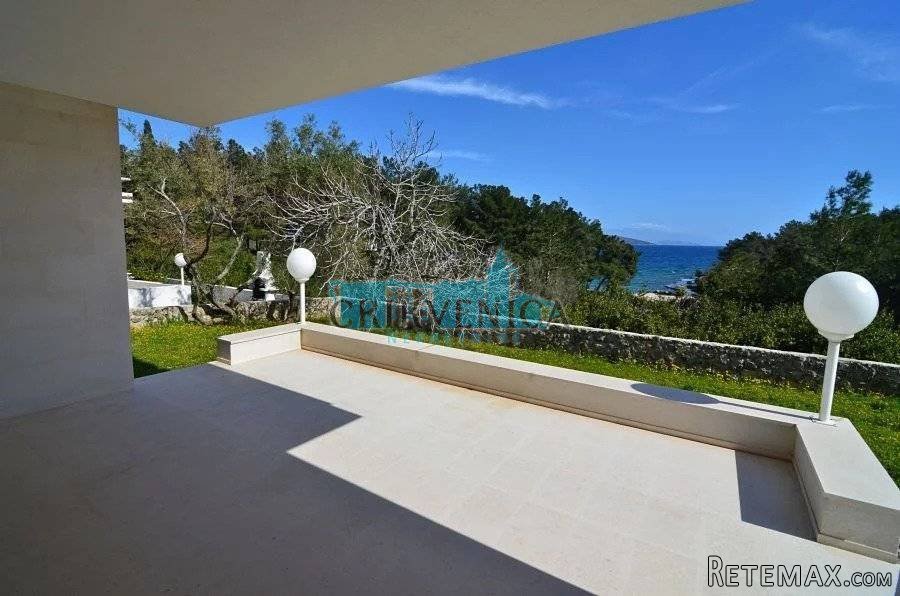 Otok Krk, grad Krk apartman na 1.katu, prvi red do mora