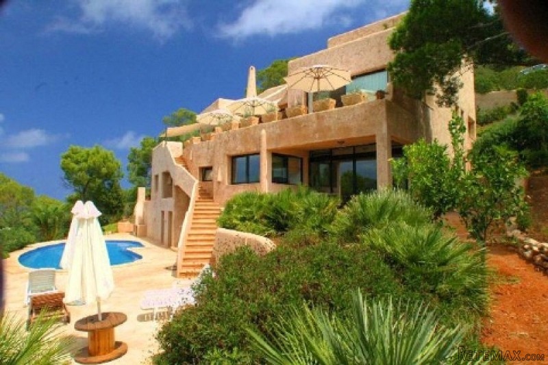 Mediterranean-style estate in the north..