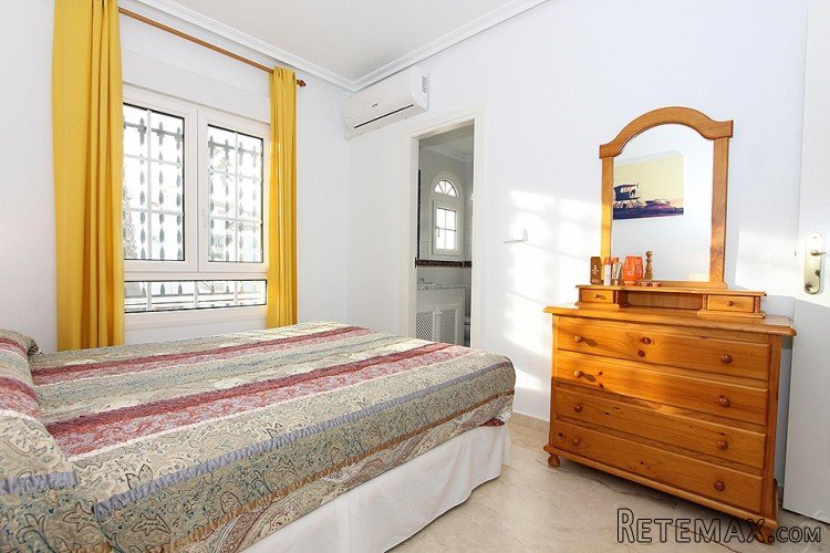 This nice bungalow is located in the beautiful Villamartin... - 6