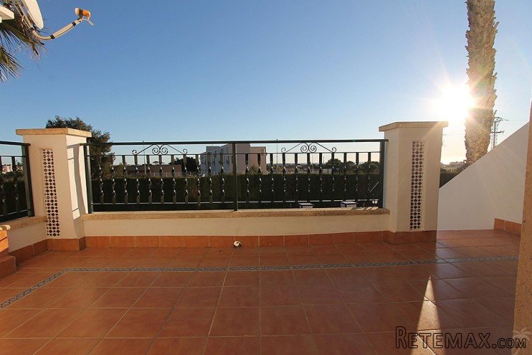 This nice bungalow is located in the beautiful Villamartin... - 7