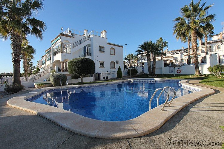 This nice bungalow is located in the beautiful Villamartin... - 8