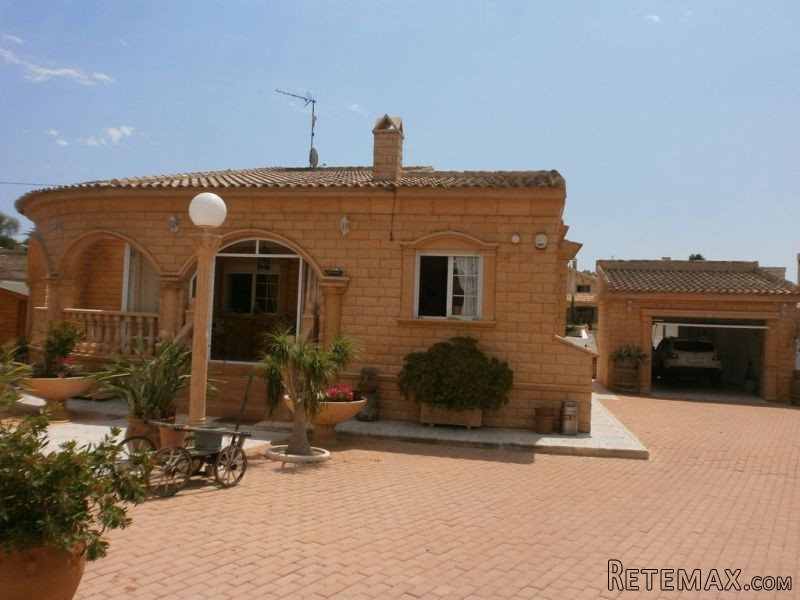 3 Bedrooms - Villa - Alicante - For Sale