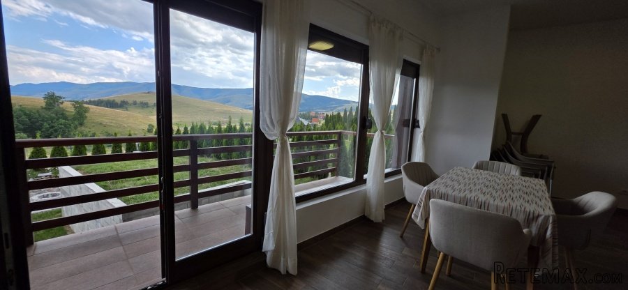 ELITNA LOKACIJA LUX TROSOBAN STAN NA PRODAJU ZLATIBOR
