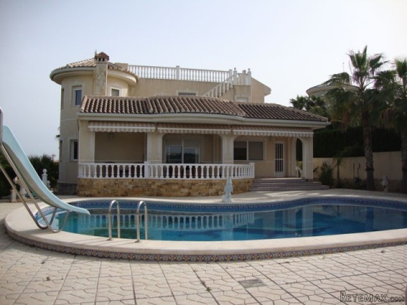 6 Bedrooms - Villa - Alicante - For Sale