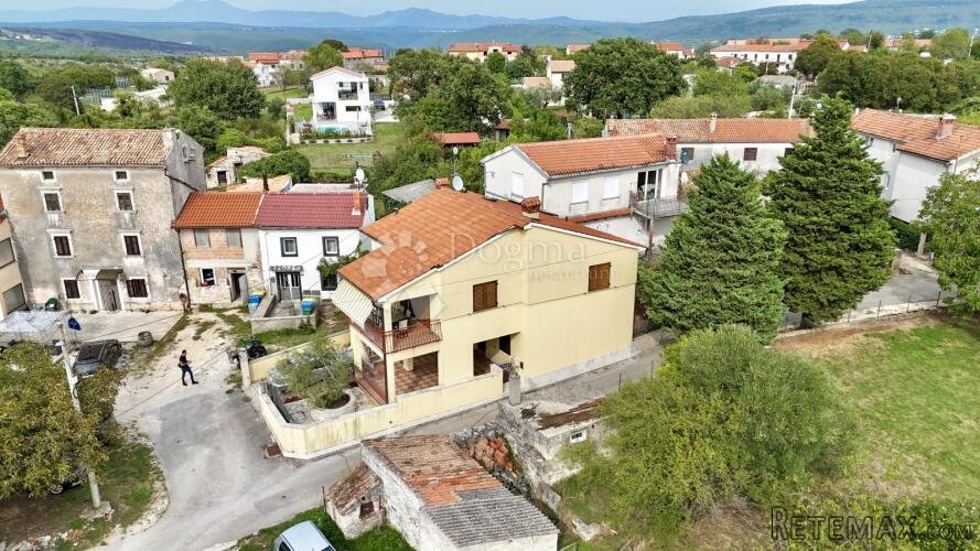 Kuća za najam sa 2 stana, Hrboki 180m2 - 2