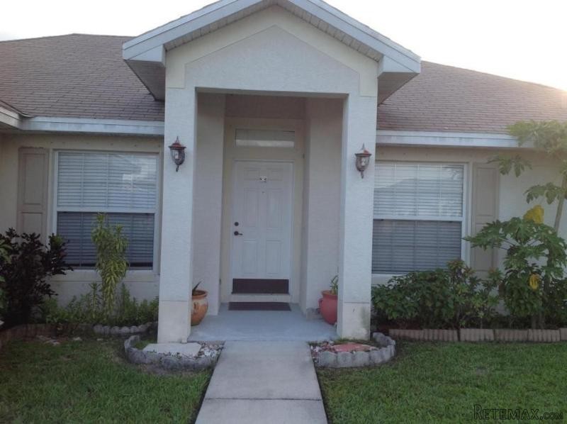 3722 Sw Wycoff, Port Saint Lucie, FL -.. - 2