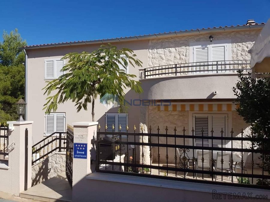 Šibenik, Vodice, 3 apartmana+suteren, vrt, parking mjesta - 4
