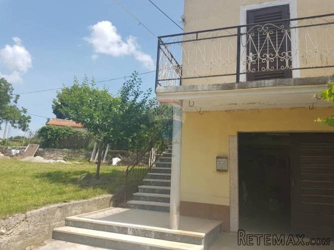 Kuća za adaptaciju u središnjoj Istri - 4