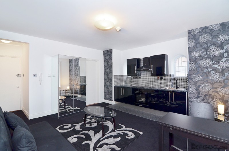 A Smart And Bright Studio Flat With A..